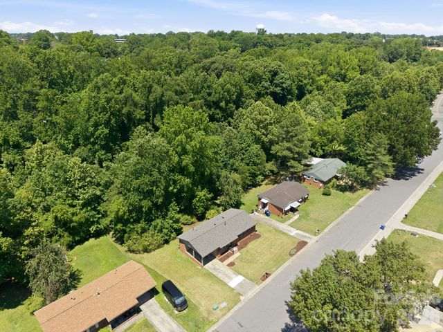 413 E Mclelland Avenue, Mooresville, NC 28115