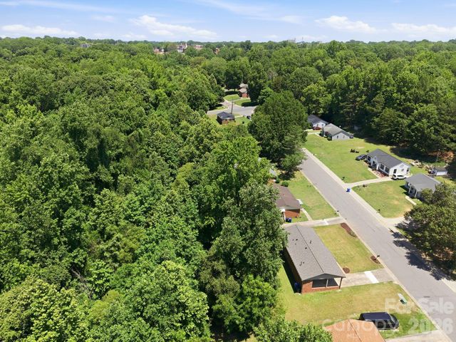 413 E Mclelland Avenue, Mooresville, NC 28115