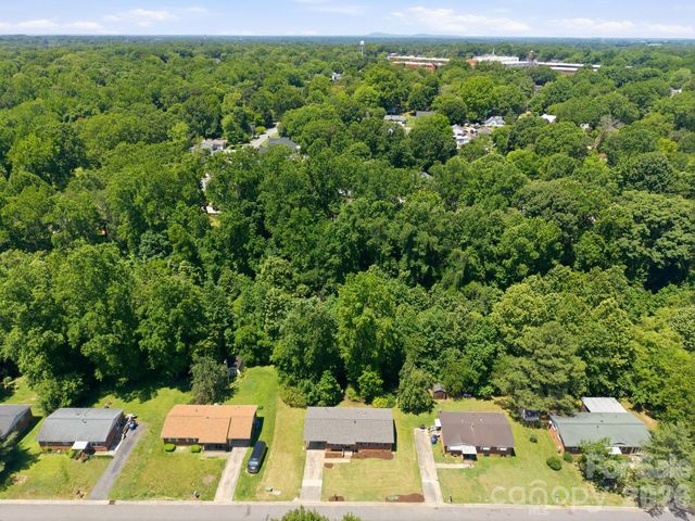 413 E Mclelland Avenue, Mooresville, NC 28115