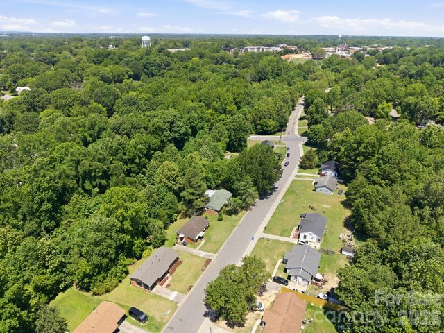 413 E Mclelland Avenue, Mooresville, NC 28115