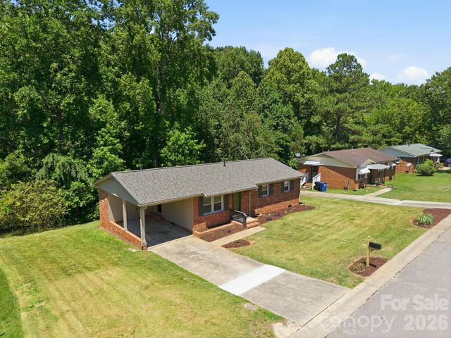 413 E Mclelland Avenue, Mooresville, NC 28115