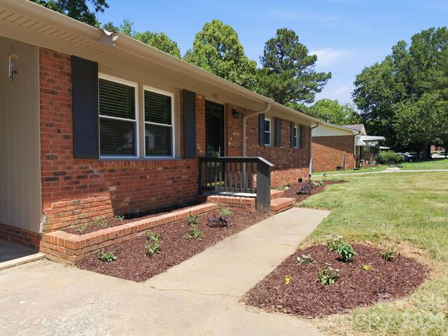 413 E Mclelland Avenue, Mooresville, NC 28115