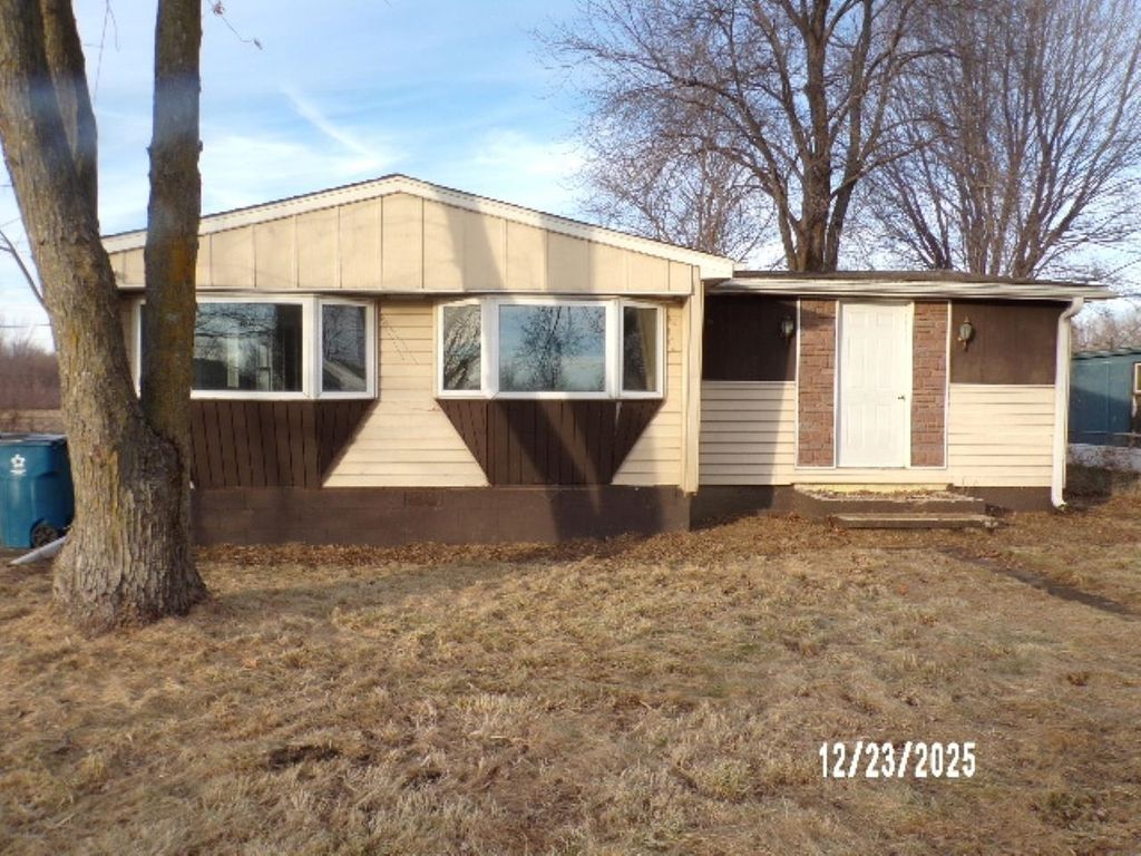 16713 10th Avenue, Carbon Cliff, IL 61239