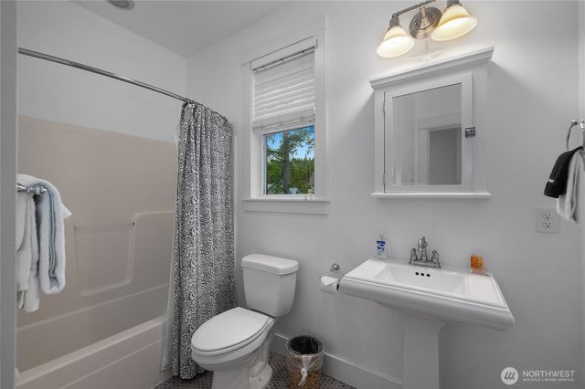 31 Sellwood Lane, Pacific Beach, WA 98571