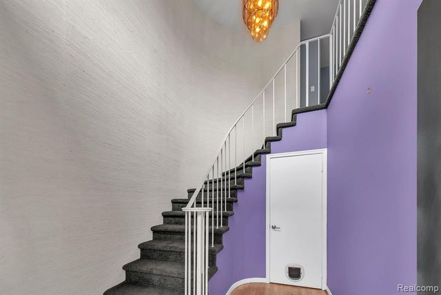 7258 Creeks Bend Court, West Bloomfield, MI 48322