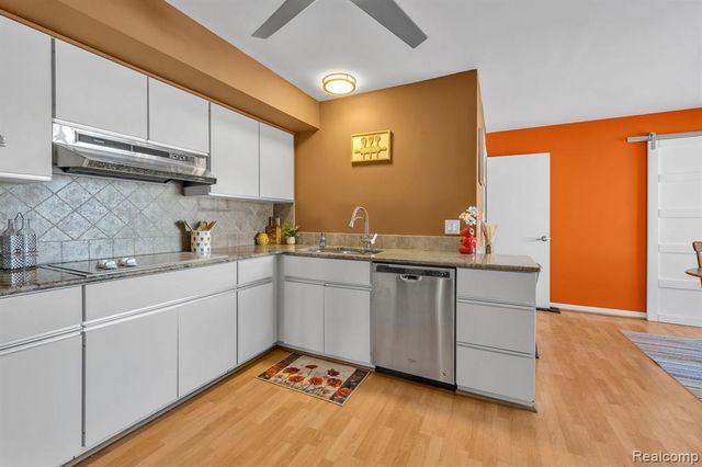 7258 Creeks Bend Court, West Bloomfield, MI 48322