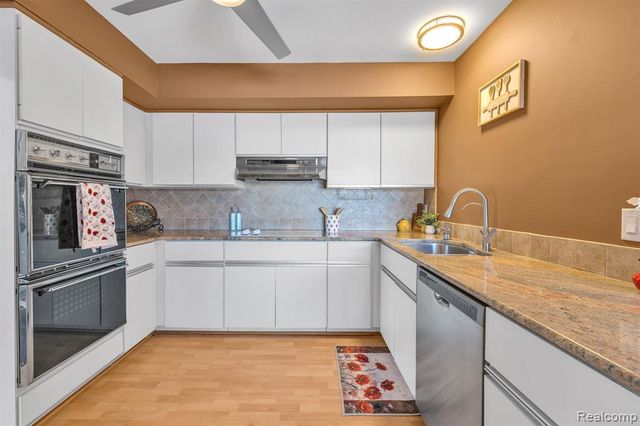 7258 Creeks Bend Court, West Bloomfield, MI 48322