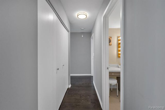 7258 Creeks Bend Court, West Bloomfield, MI 48322