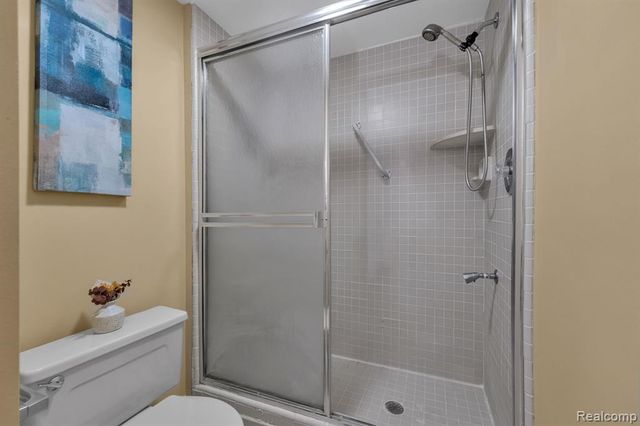 7258 Creeks Bend Court, West Bloomfield, MI 48322