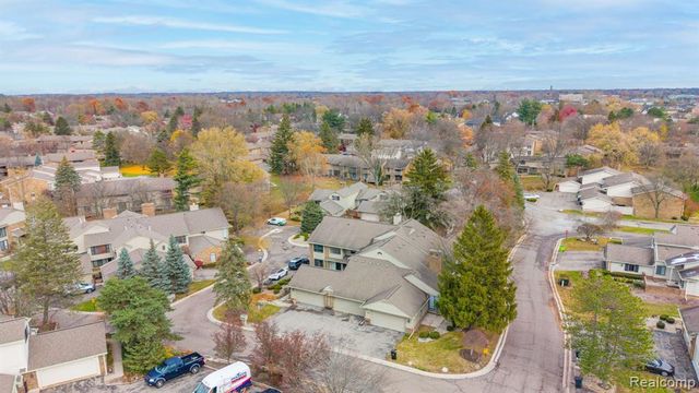 7258 Creeks Bend Court, West Bloomfield, MI 48322