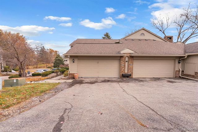 7258 Creeks Bend Court, West Bloomfield, MI 48322