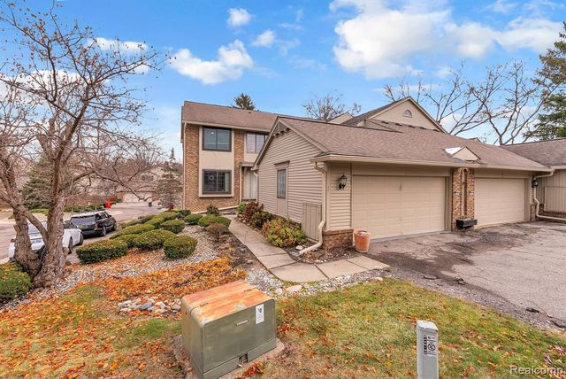 7258 Creeks Bend Court, West Bloomfield, MI 48322