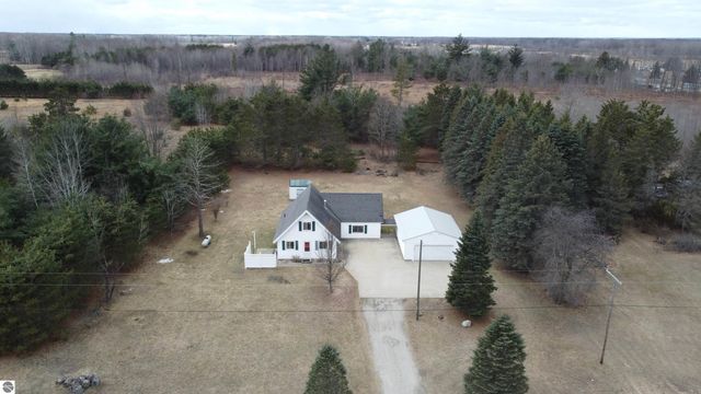 6455 N Geneva Road, Coleman, MI 48618