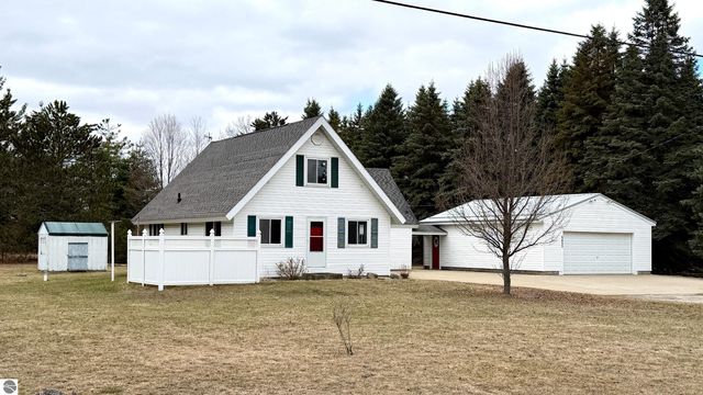 6455 N Geneva Road, Coleman, MI 48618