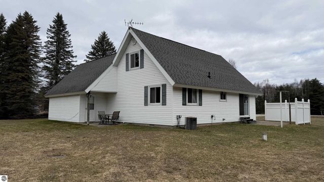 6455 N Geneva Road, Coleman, MI 48618