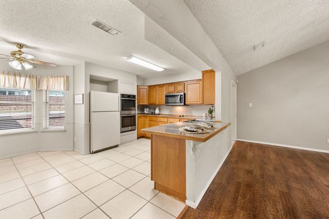 1002 Shady Brook Drive, Grapevine, TX 76051