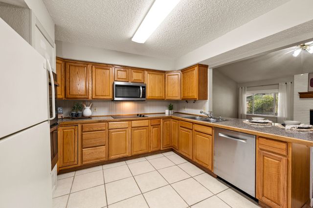 1002 Shady Brook Drive, Grapevine, TX 76051