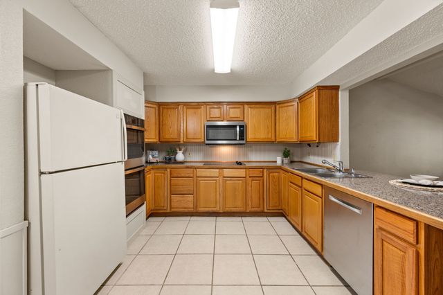 1002 Shady Brook Drive, Grapevine, TX 76051