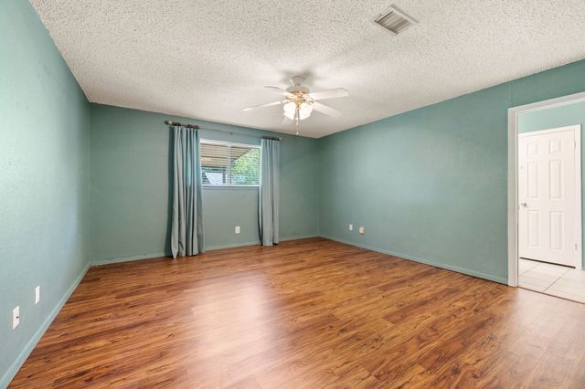 1002 Shady Brook Drive, Grapevine, TX 76051