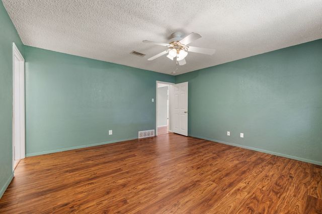 1002 Shady Brook Drive, Grapevine, TX 76051