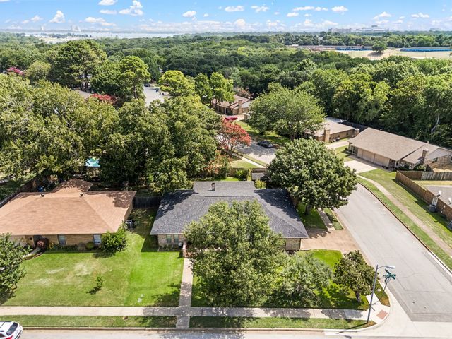 1002 Shady Brook Drive, Grapevine, TX 76051