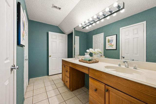 1002 Shady Brook Drive, Grapevine, TX 76051