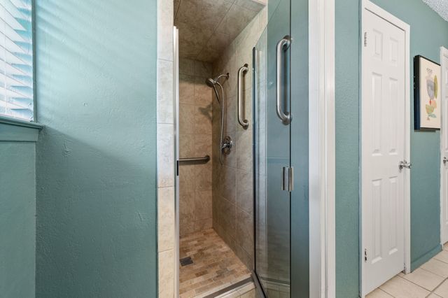 1002 Shady Brook Drive, Grapevine, TX 76051