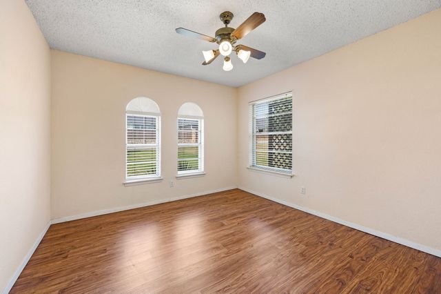 1002 Shady Brook Drive, Grapevine, TX 76051