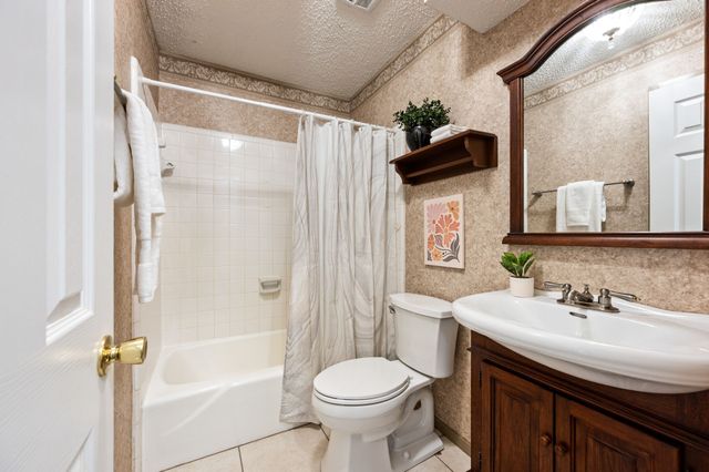 1002 Shady Brook Drive, Grapevine, TX 76051