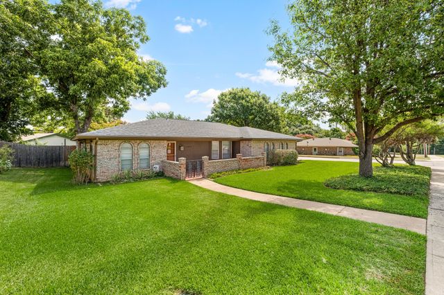 1002 Shady Brook Drive, Grapevine, TX 76051