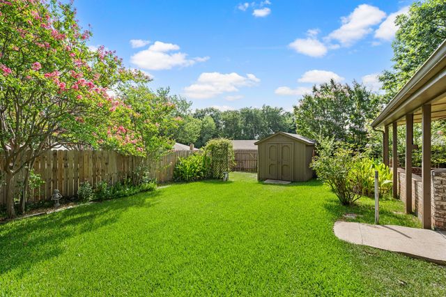 1002 Shady Brook Drive, Grapevine, TX 76051