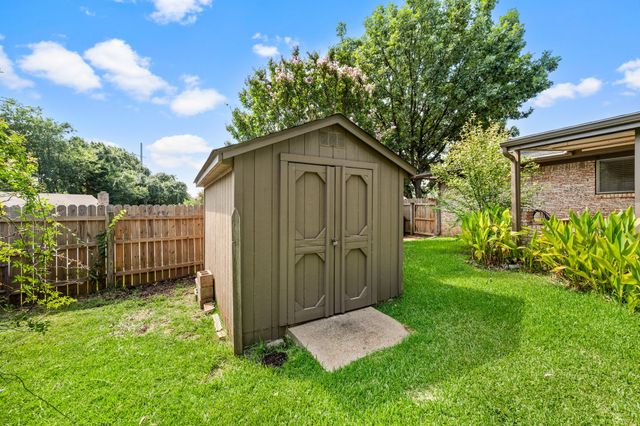 1002 Shady Brook Drive, Grapevine, TX 76051