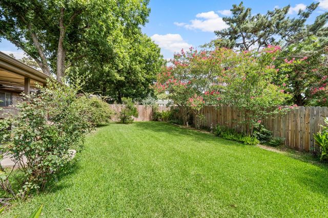 1002 Shady Brook Drive, Grapevine, TX 76051