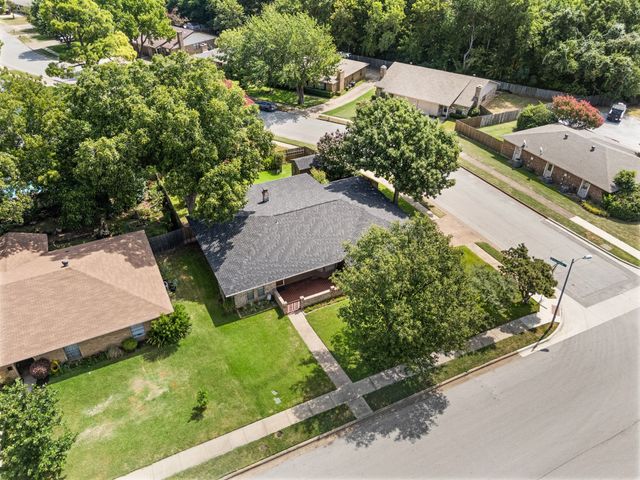 1002 Shady Brook Drive, Grapevine, TX 76051