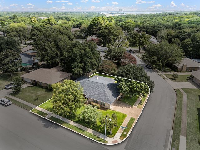 1002 Shady Brook Drive, Grapevine, TX 76051