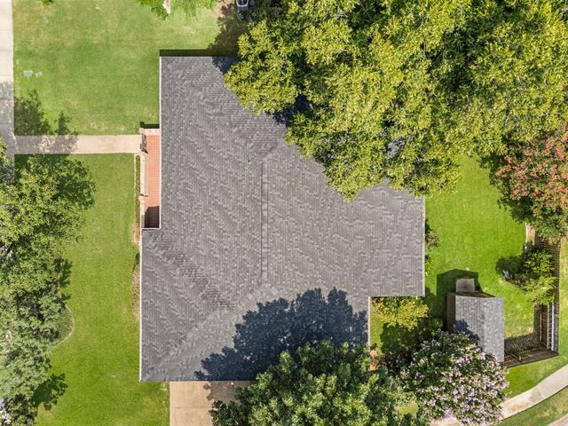 1002 Shady Brook Drive, Grapevine, TX 76051