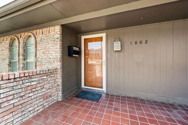 1002 Shady Brook Drive, Grapevine, TX 76051