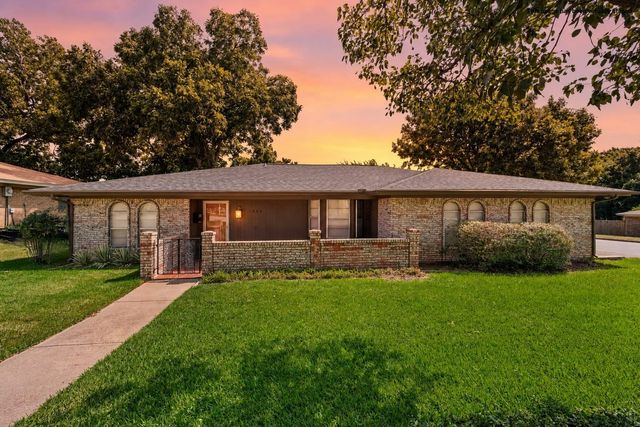 1002 Shady Brook Drive, Grapevine, TX 76051