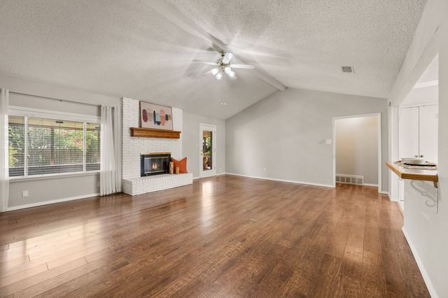 1002 Shady Brook Drive, Grapevine, TX 76051