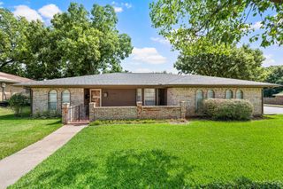 1002 Shady Brook Drive, Grapevine, TX 76051