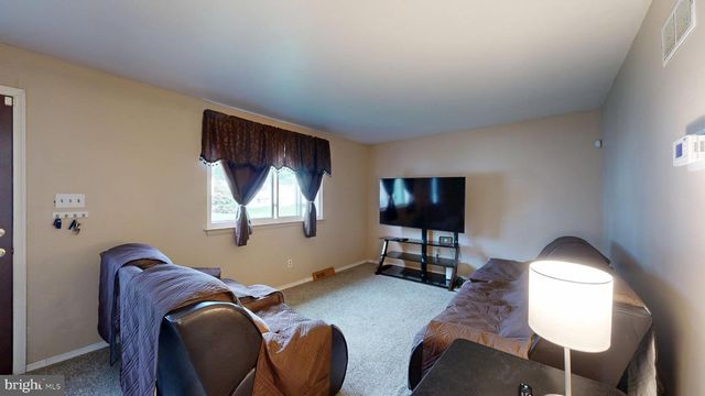 11 S INDEPENDENCE BLVD, New Castle, DE 19720