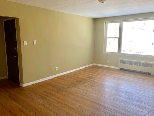 6122 N Seeley Avenue 2E, Chicago, IL 60659