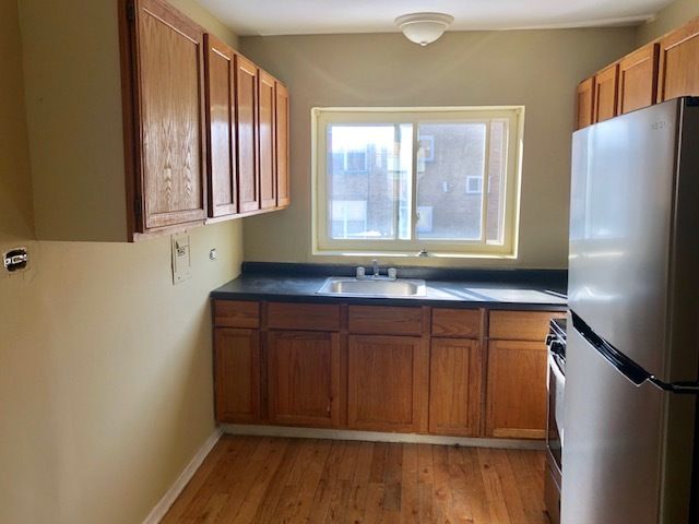 6122 N Seeley Avenue 2E, Chicago, IL 60659