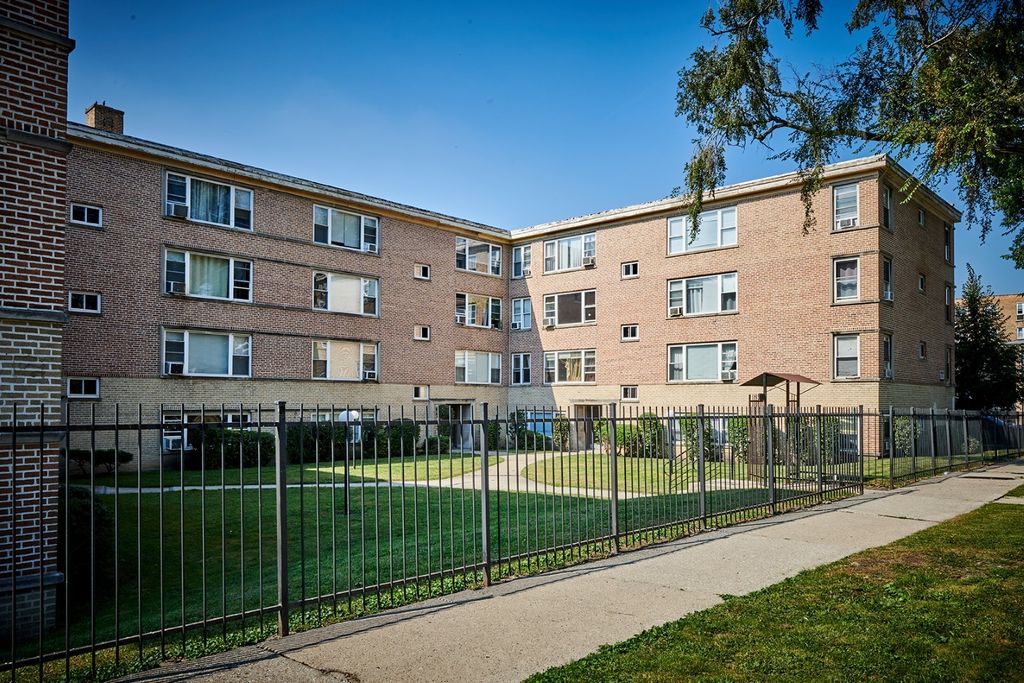 6122 N Seeley Avenue 2E, Chicago, IL 60659