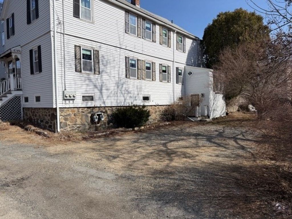 15 Hillside Avenue 1, Marblehead, MA 01945