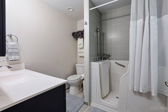 106 Stolz Drive, Middletown, OH 45042