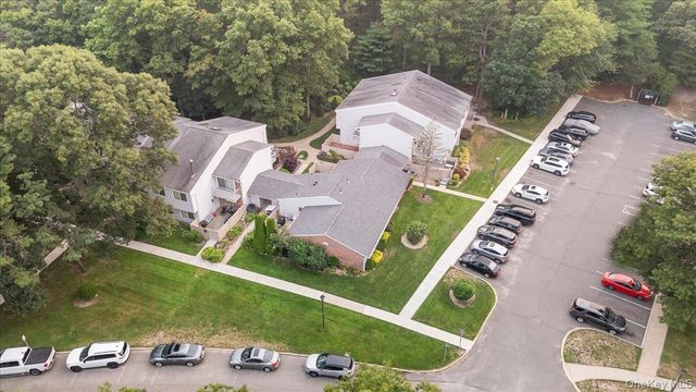 221 Springmeadow Drive J, Holbrook, NY 11741