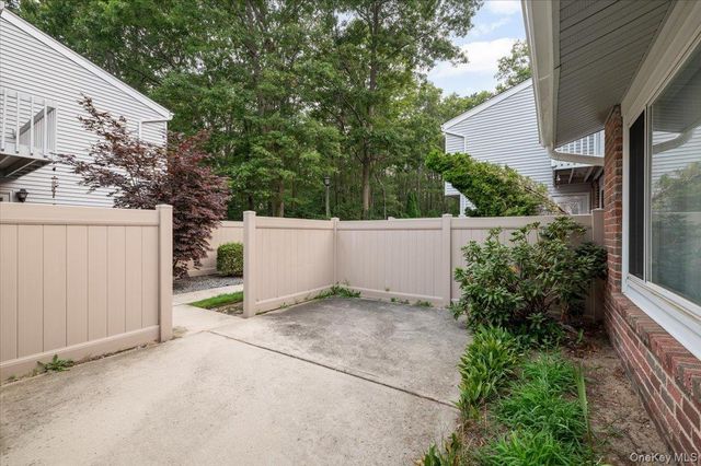 221 Springmeadow Drive J, Holbrook, NY 11741