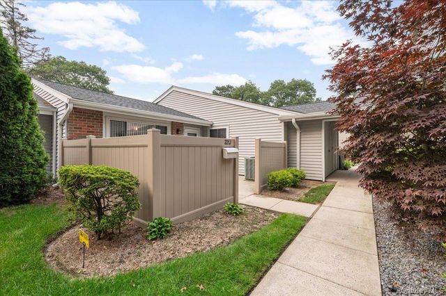 221 Springmeadow Drive J, Holbrook, NY 11741