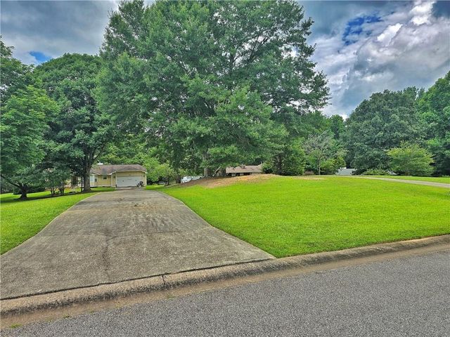 120 ASPEN LAKE Drive, Newnan, GA 30263